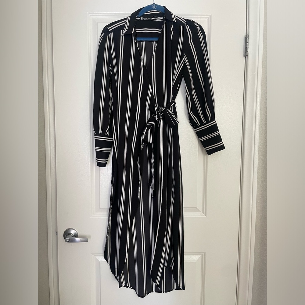 New York & Company 7th Avenue Design Studio - Flowy Long Top - Size XS